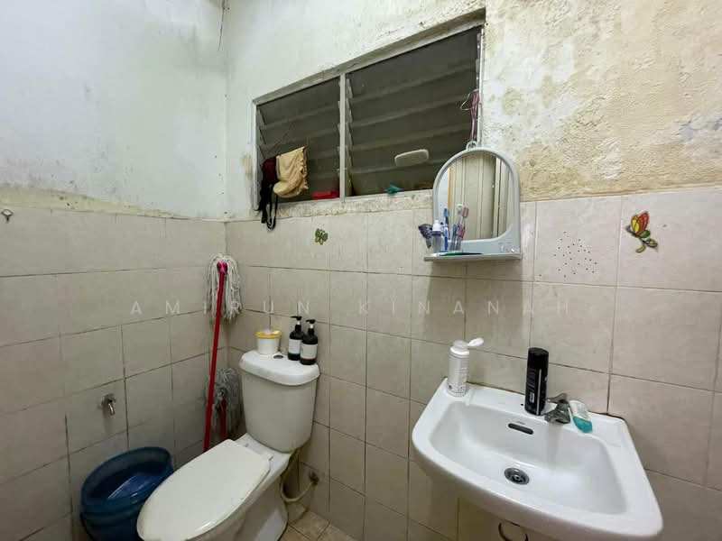 Apartment for Sale at Residensi Bistaria - Amirun Kinanah - Bathroom - PropertyGuru.com.my