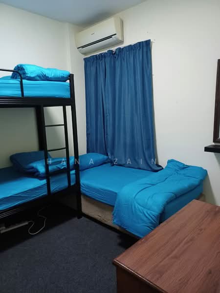 Kondominium untuk Dijual di Laguna Condo Resort - Hana Zaini - Bedroom - PropertyGuru.com.my