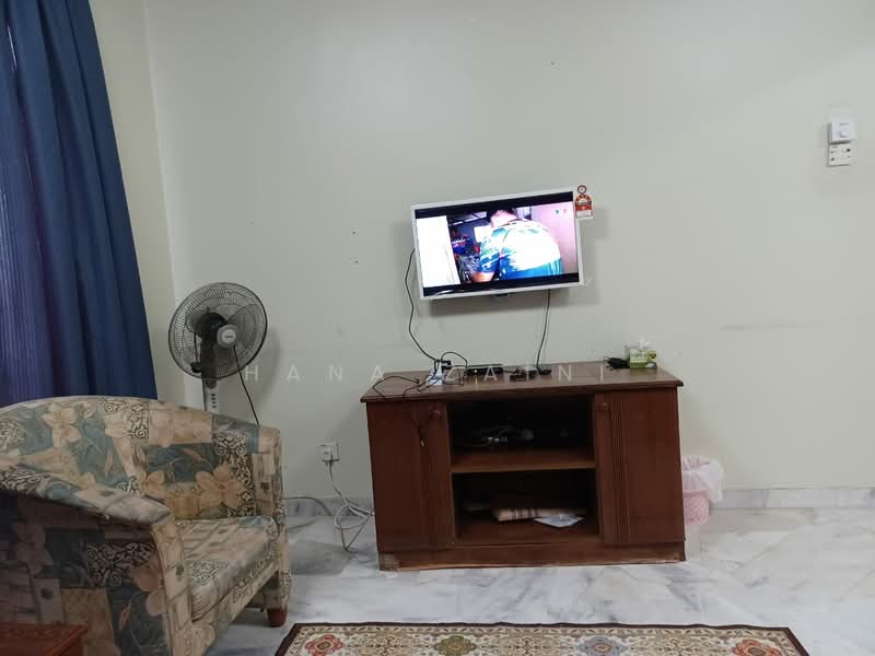 Kondominium untuk Dijual di Laguna Condo Resort - Hana Zaini - Living Room - PropertyGuru.com.my