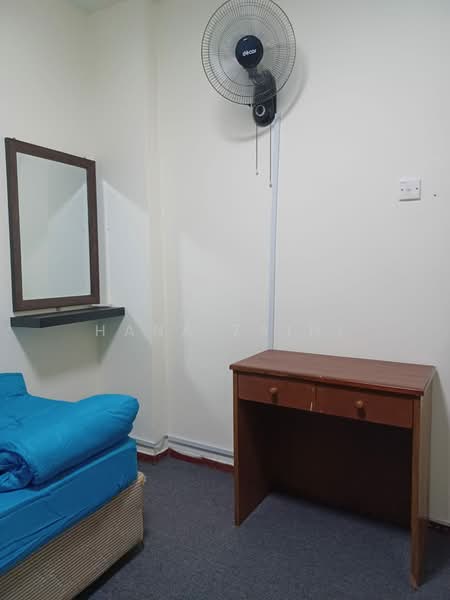 Kondominium untuk Dijual di Laguna Condo Resort - Hana Zaini - Bedroom - PropertyGuru.com.my