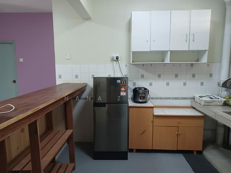Kondominium untuk Dijual di Laguna Condo Resort - Hana Zaini - Kitchen - PropertyGuru.com.my