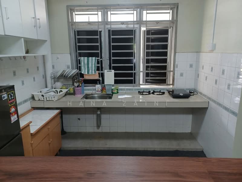 Kondominium untuk Dijual di Laguna Condo Resort - Hana Zaini - Kitchen - PropertyGuru.com.my
