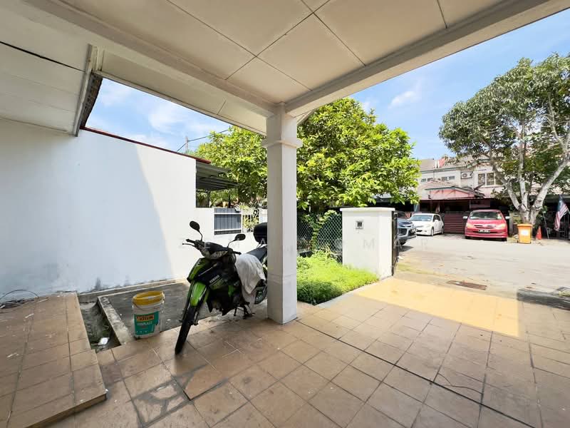 2-storey Terraced House for Sale in Saujana Utama (Selangor) - Hazeman Omar - Exterior - PropertyGuru.com.my