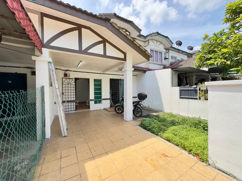 2-storey Terraced House for Sale in Saujana Utama (Selangor) - Hazeman Omar - Exterior - PropertyGuru.com.my