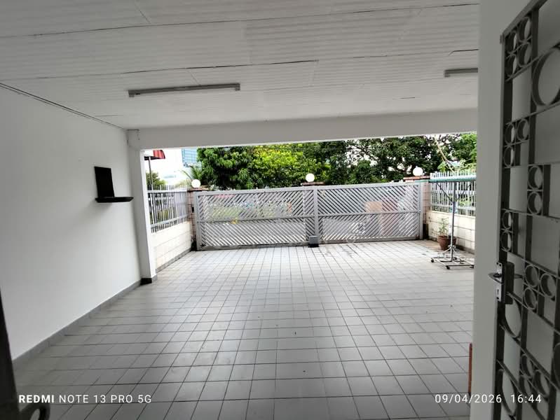 Rumah Teres untuk Disewa di Taman Century (Johor Bahru) - SH Wong - Car Park - PropertyGuru.com.my