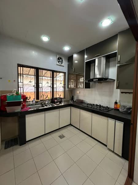 3-storey Terraced House for Sale in Batu Caves (Kuala Lumpur) - Martin Gan - Kitchen - PropertyGuru.com.my
