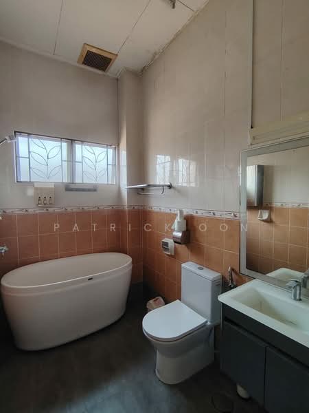 2-storey Terraced House for Sale in Bandar Sungai Long (Selangor) - Patrick Oon - Bathroom - PropertyGuru.com.my