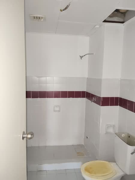 Kondominium untuk Dijual di Bay View Villas - Hana Zaini - Bathroom - PropertyGuru.com.my