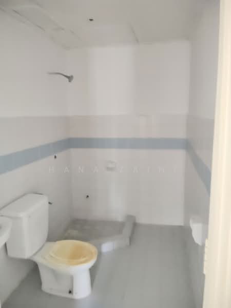 Kondominium untuk Dijual di Bay View Villas - Hana Zaini - Bathroom - PropertyGuru.com.my