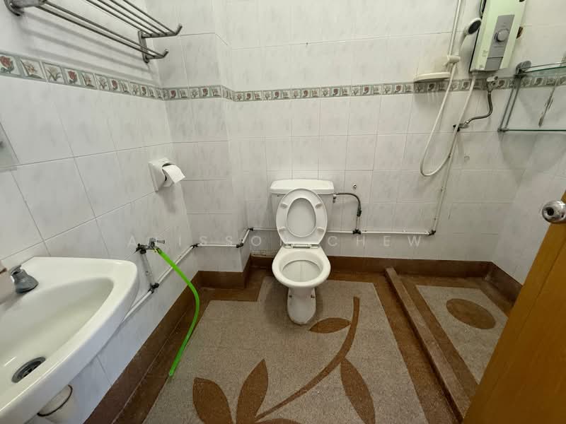 2-storey Terraced House for Sale in Sungai Ara (Penang) - Alisson Chew - Bathroom - PropertyGuru.com.my