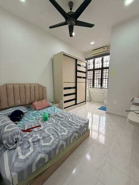 Rumah Teres 2 Tingkat untuk Dijual di Taman Desa Cemerlang (Ulu Tiram) - Elston Chong - Bedroom - PropertyGuru.com.my