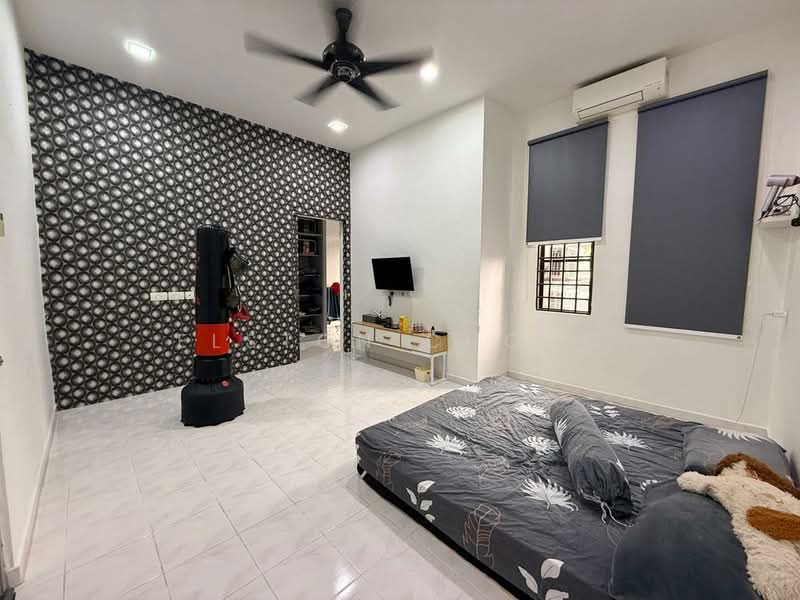 Rumah Teres 2 Tingkat untuk Dijual di Taman Desa Cemerlang (Ulu Tiram) - Elston Chong - Bedroom - PropertyGuru.com.my