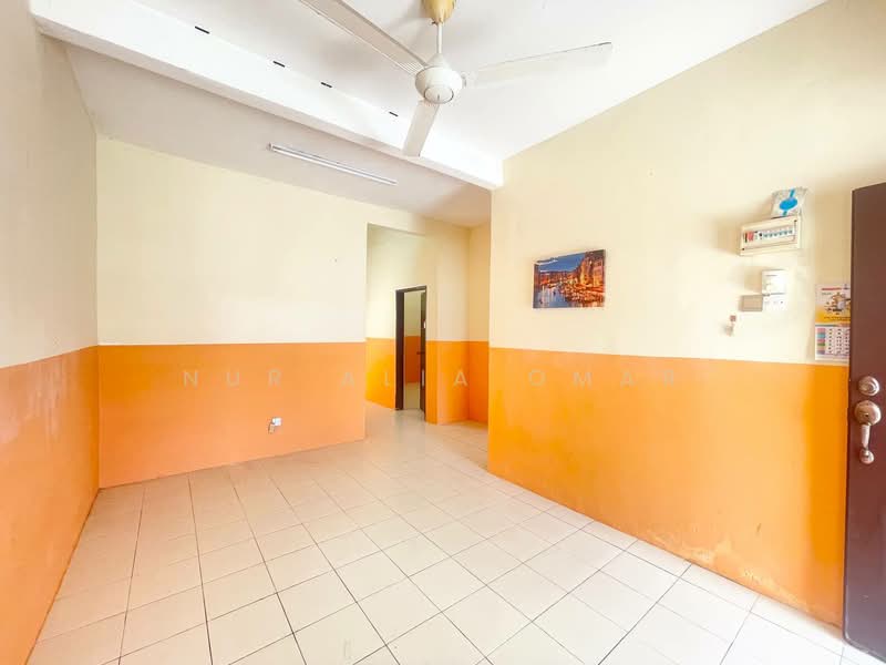 Rumah Teres 1 Tingkat untuk Dijual di Shah Alam (Selangor) - Nur Alia Omar - Living Room - PropertyGuru.com.my