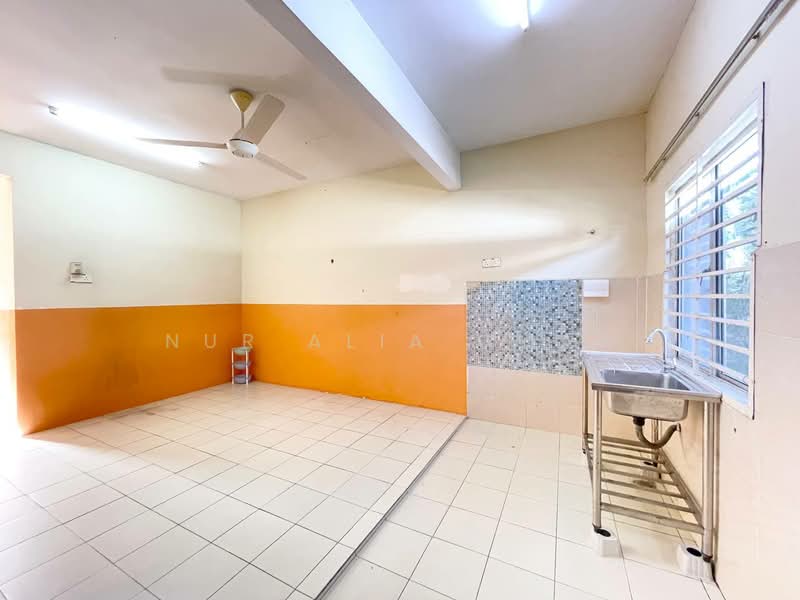 Rumah Teres 1 Tingkat untuk Dijual di Shah Alam (Selangor) - Nur Alia Omar - Kitchen - PropertyGuru.com.my