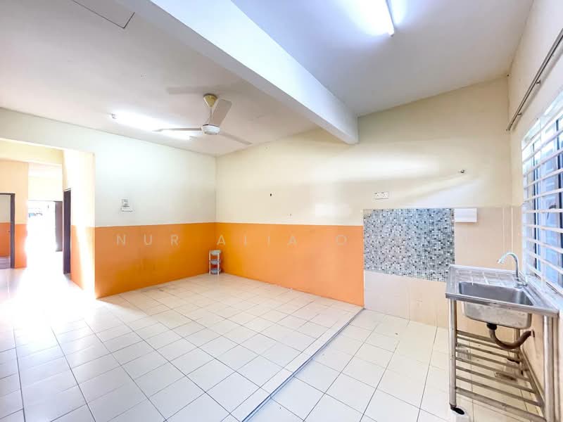 Rumah Teres 1 Tingkat untuk Dijual di Shah Alam (Selangor) - Nur Alia Omar - Kitchen - PropertyGuru.com.my