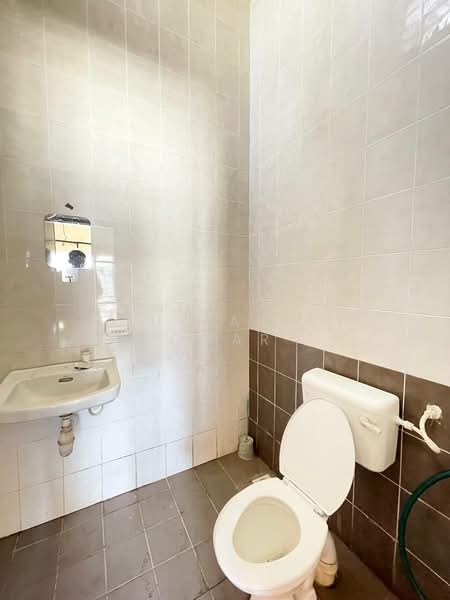 Rumah Teres 1 Tingkat untuk Dijual di Shah Alam (Selangor) - Nur Alia Omar - Bathroom - PropertyGuru.com.my