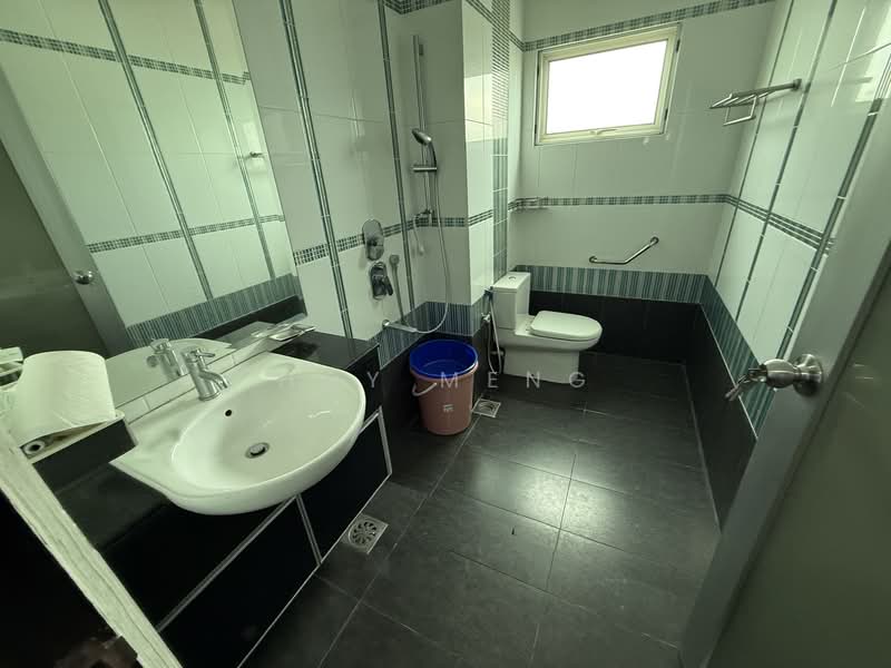 Kondominium untuk Disewa di Mayfair Condominium - Hoy Meng - Bathroom - PropertyGuru.com.my