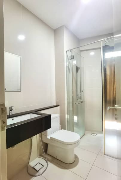 Servis Apartment untuk Disewa di Sapphire Paradigm - Victor Foo - Bathroom - PropertyGuru.com.my