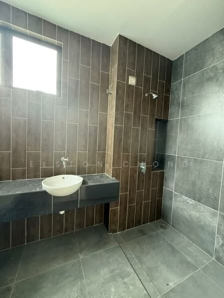 Rumah Teres 2 Tingkat untuk Dijual di Bandar Putra (Kulai) - Elston Chong - Bathroom - PropertyGuru.com.my