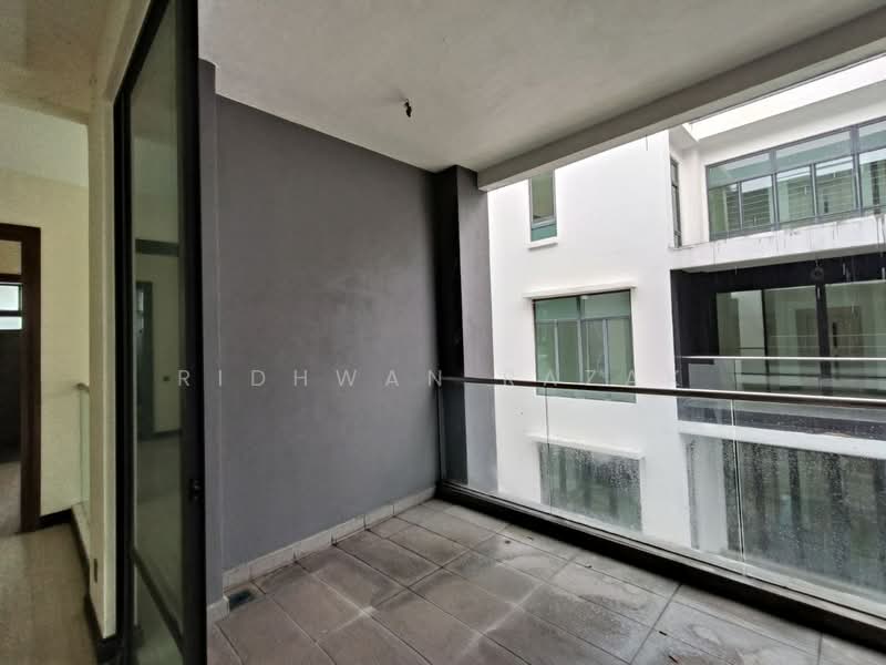 3-storey Terraced House for Sale in Shah Alam (Selangor) - Ridhwan Razak - Balcony - PropertyGuru.com.my