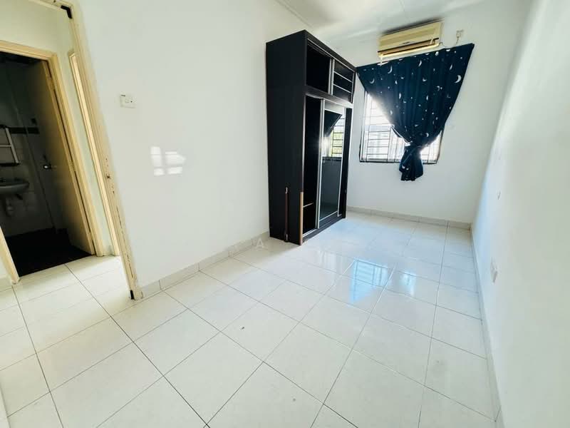 2-storey Terraced House for Sale in Austin (Johor Bahru) - Olivia Ching - Bedroom - PropertyGuru.com.my
