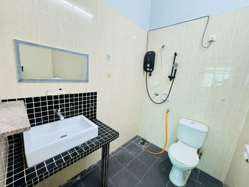 2-storey Terraced House for Sale in Austin (Johor Bahru) - Olivia Ching - Bathroom - PropertyGuru.com.my