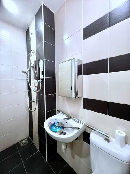 2-storey Terraced House for Sale in Taman Seri Austin (Tebrau) - Karl Lim - Bathroom - PropertyGuru.com.my
