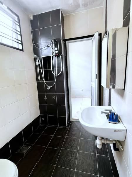 2-storey Terraced House for Sale in Taman Seri Austin (Tebrau) - Karl Lim - Bathroom - PropertyGuru.com.my