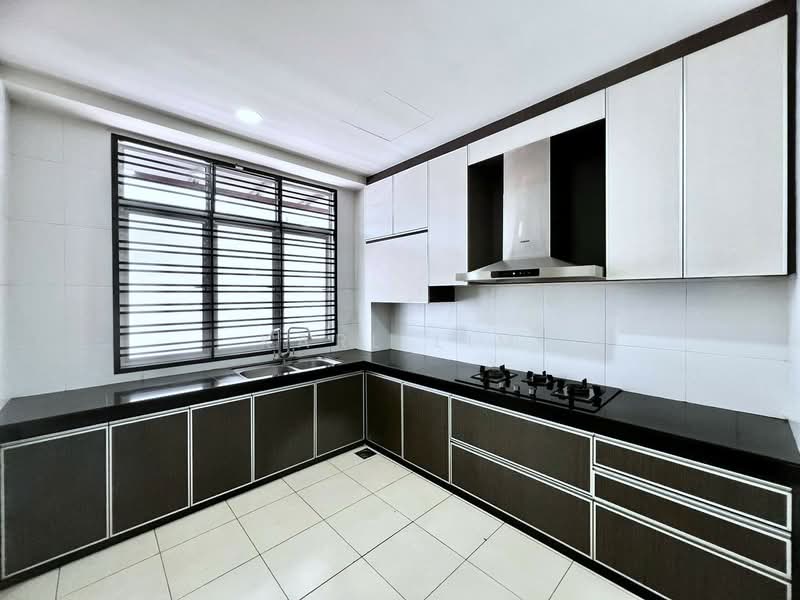 2-storey Terraced House for Sale in Taman Seri Austin (Tebrau) - Karl Lim - Kitchen - PropertyGuru.com.my