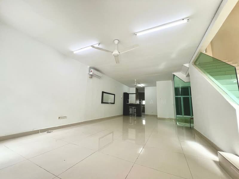 2-storey Terraced House for Sale in Bandar Putra Permai (Seri Kembangan) - Steve Tham - Living Room - PropertyGuru.com.my