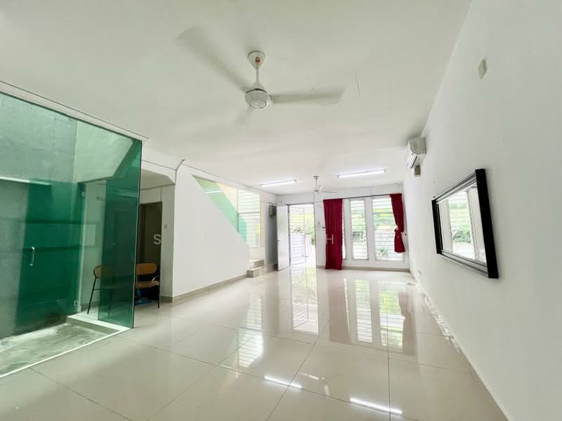 2-storey Terraced House for Sale in Bandar Putra Permai (Seri Kembangan) - Steve Tham - Living Room - PropertyGuru.com.my