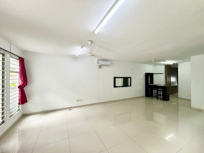 2-storey Terraced House for Sale in Bandar Putra Permai (Seri Kembangan) - Steve Tham - Living Room - PropertyGuru.com.my