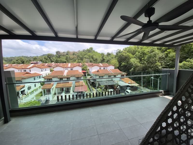 4.5-storey Terraced House for Rent in Villa Domus (Batu Caves) - Remus Chen - Balcony - PropertyGuru.com.my