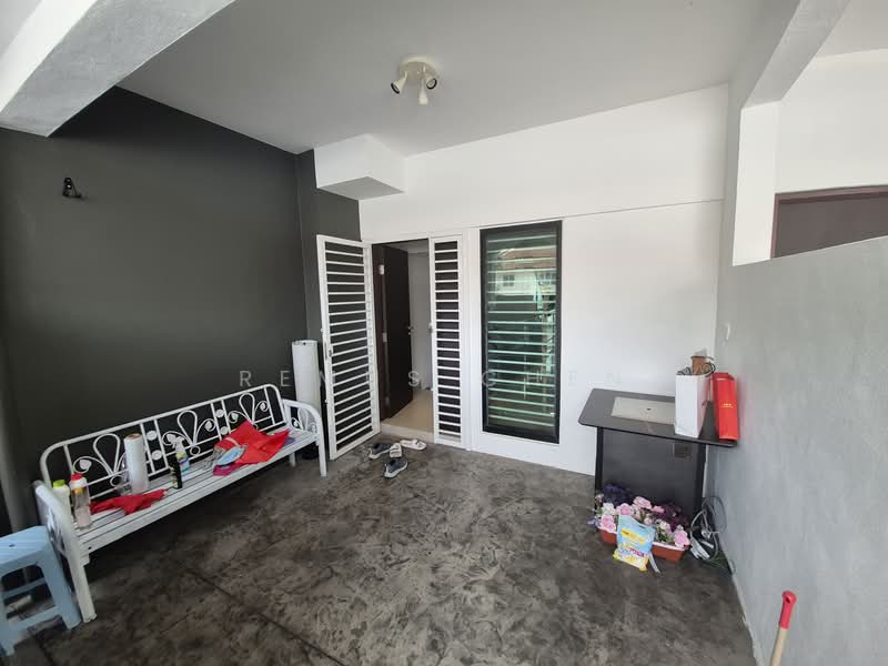 4.5-storey Terraced House for Rent in Villa Domus (Batu Caves) - Remus Chen - Entrance - PropertyGuru.com.my