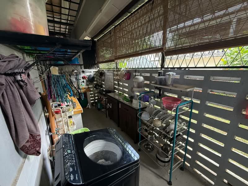Rumah Banglo untuk Dijual di Seksyen 2 (Shah Alam) - Noraini Dahan - Kitchen - PropertyGuru.com.my