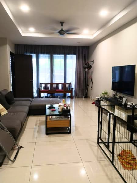 2-storey Terraced House for Sale in Glenmarie (Selangor) - Josephine Chou - Living Room - PropertyGuru.com.my