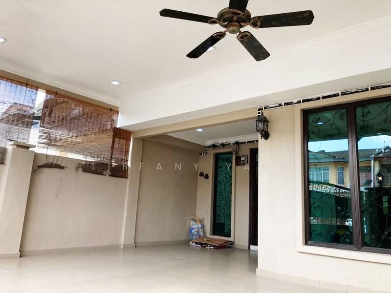 Rumah Teres 2 Tingkat untuk Dijual di Bukit Beruntung (Selangor) - Tiffany Yang - Car porch - PropertyGuru.com.my