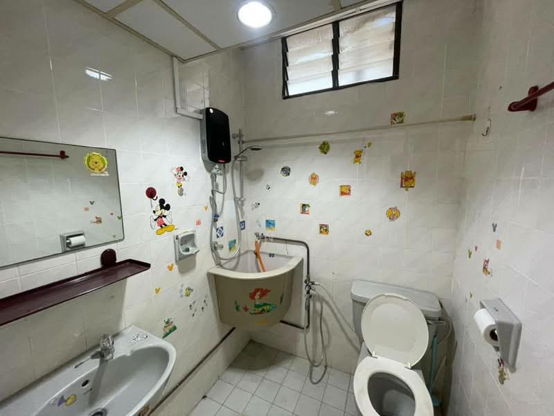 Pangsapuri untuk Dijual di Bukit Dumbar Permai - Calvin Keoh - Bathroom - PropertyGuru.com.my