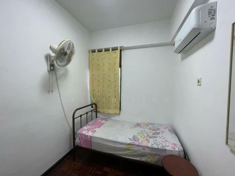 Pangsapuri untuk Dijual di Bukit Dumbar Permai - Calvin Keoh - Bedroom - PropertyGuru.com.my