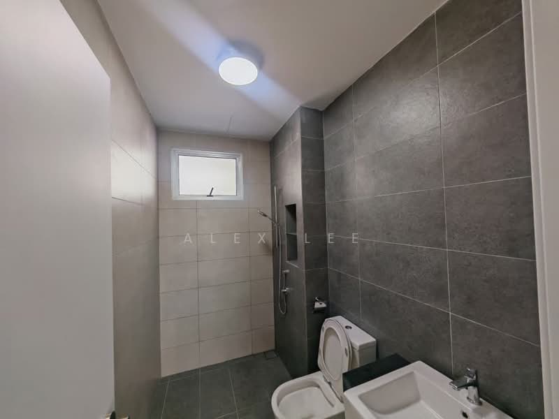 Rumah Teres untuk Disewa di Tamansari (Rawang) - Alex Lee - Bathroom - PropertyGuru.com.my