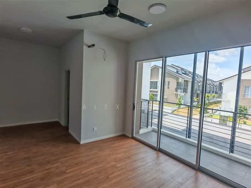 Rumah Teres untuk Disewa di Tamansari (Rawang) - Alex Lee - Balcony - PropertyGuru.com.my
