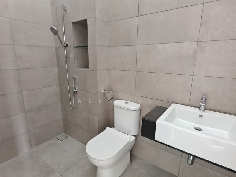 Rumah Teres untuk Disewa di Tamansari (Rawang) - Alex Lee - Bathroom - PropertyGuru.com.my
