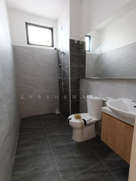 Rumah Teres 2 Tingkat untuk Dijual di Bandar Tiram (Ulu Tiram) - Shashawanna . - Bathroom - PropertyGuru.com.my