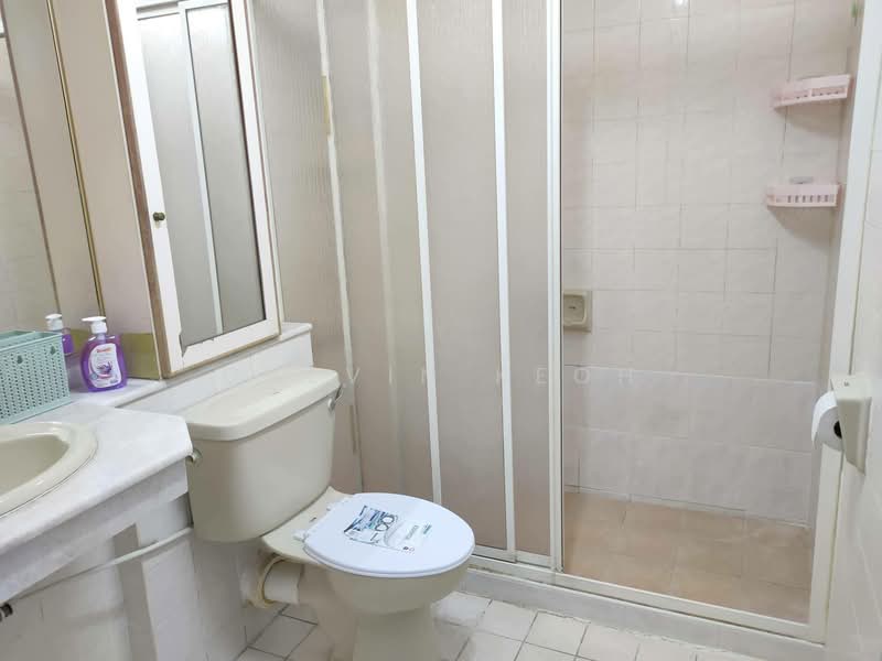 Pangsapuri untuk Dijual di Bukit Dumbar Permai - Calvin Keoh - Bathroom - PropertyGuru.com.my