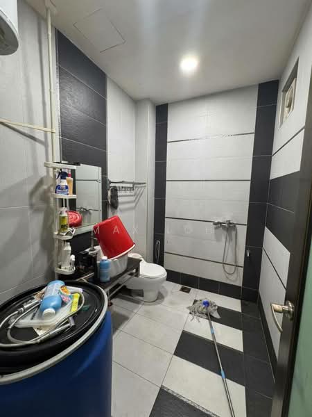 Semi-Detached House for Sale in Taman Sutera Utama (Skudai) - Max Loh - Bathroom - PropertyGuru.com.my