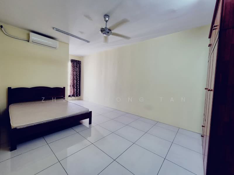 Kondominium untuk Dijual di Platinum Lake PV 20 - Zheng Hong Tan - Bedroom - PropertyGuru.com.my