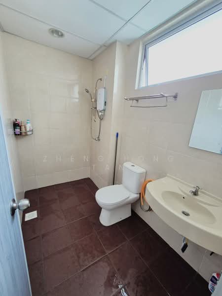 Kondominium untuk Dijual di Platinum Lake PV 20 - Zheng Hong Tan - Bathroom - PropertyGuru.com.my