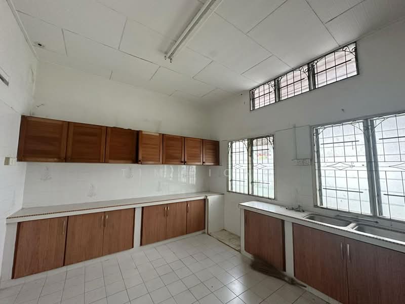 1-storey Terraced House for Sale in Kampung Enam (Melaka City) - Tim Piong - Kitchen - PropertyGuru.com.my