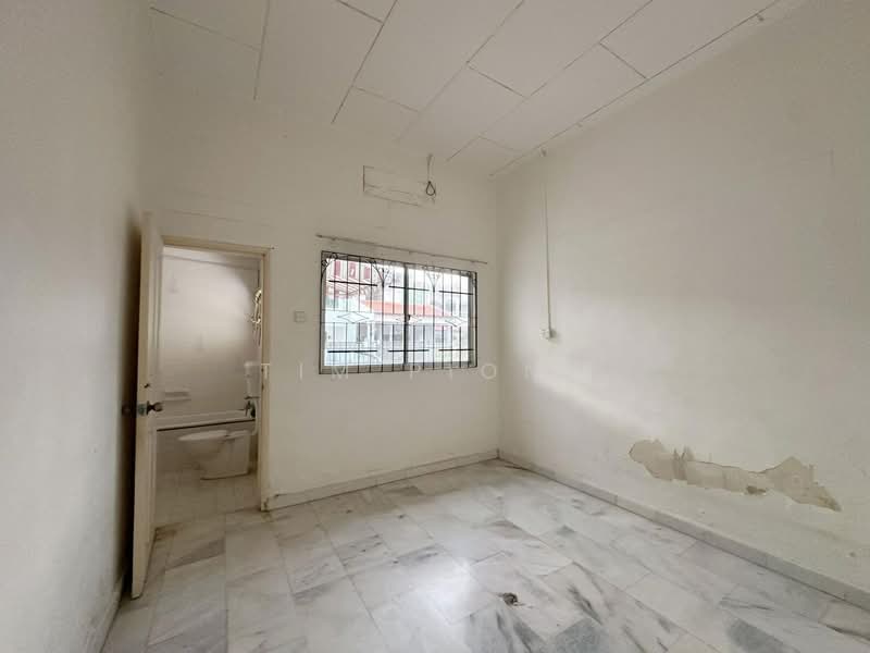 1-storey Terraced House for Sale in Kampung Enam (Melaka City) - Tim Piong - Bathroom - PropertyGuru.com.my