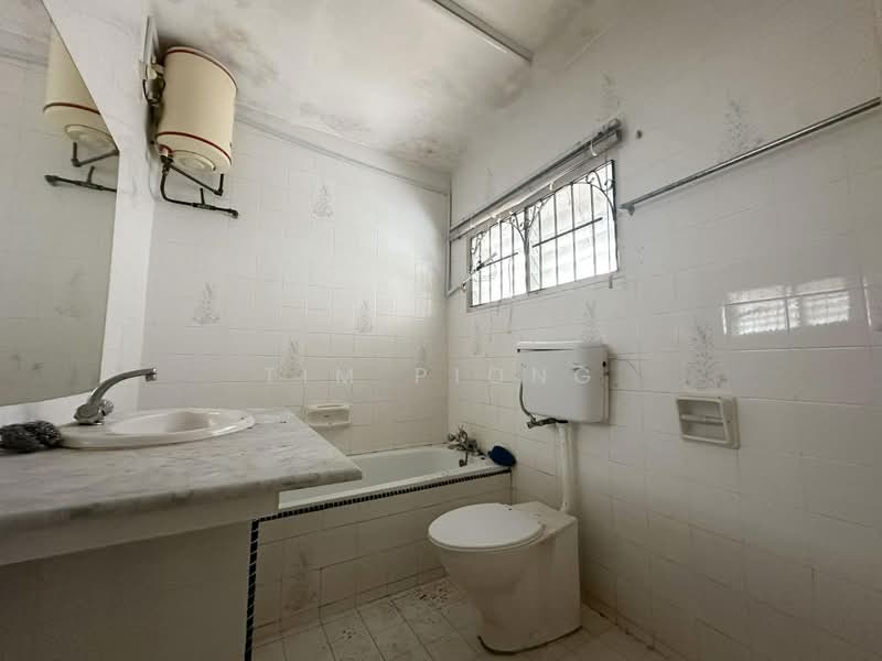 1-storey Terraced House for Sale in Kampung Enam (Melaka City) - Tim Piong - Bathroom - PropertyGuru.com.my